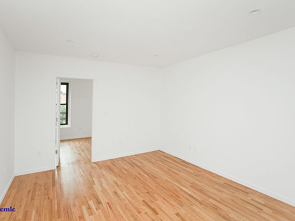 4th image of 207 E 88th St #4FW