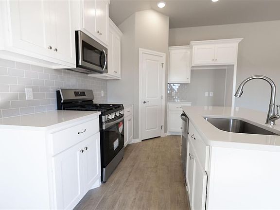 5th image of 8717 Poppey Pl