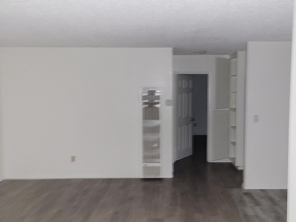 2nd image of 21100 Mission St APT C