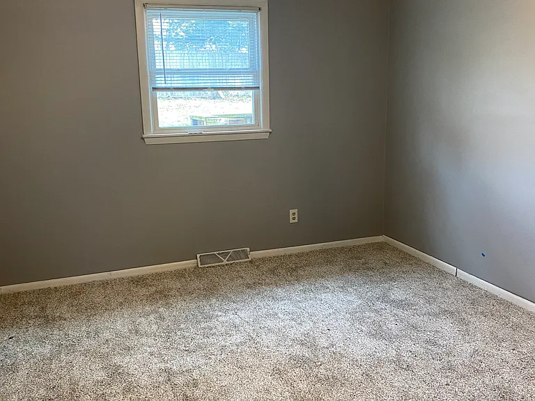 922 S Mission Ave — Photo 7