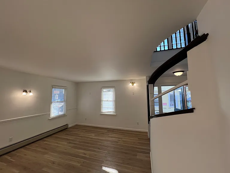 292 Pearl St #3 — Photo 3