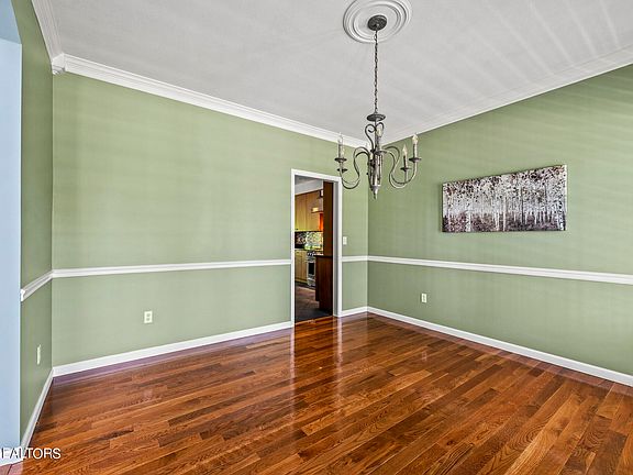 3rd image of 706 Mize Farm Ct