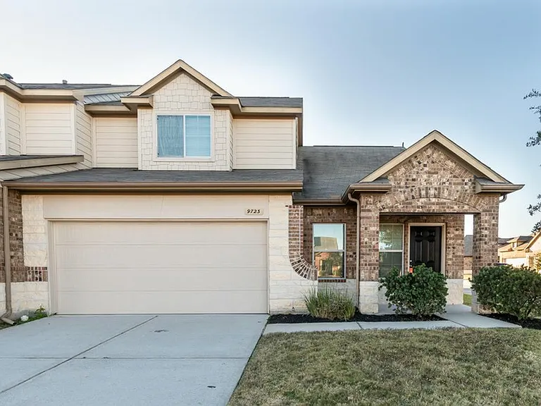 9723 Elia Ct — Photo 1