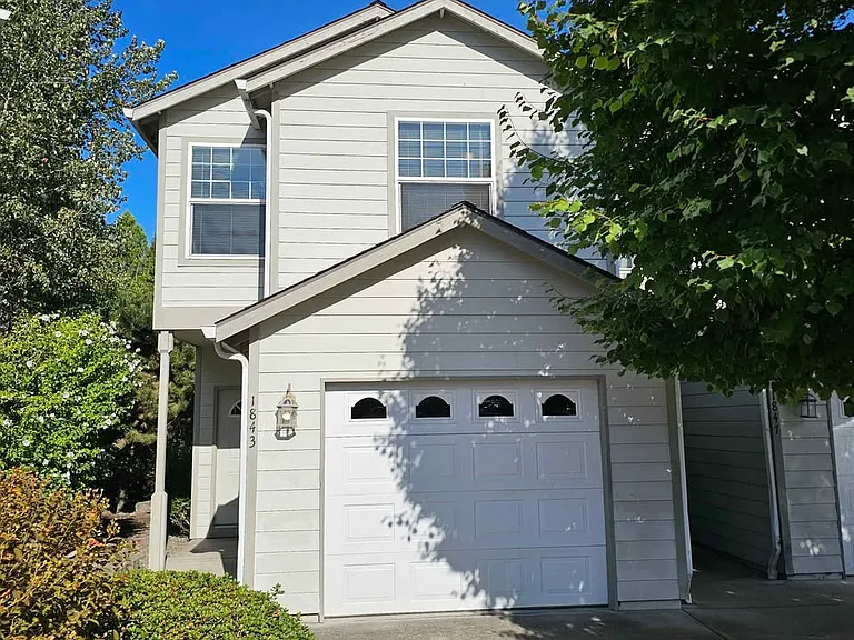 1843 SW Hungry Hill Dr — Photo 1