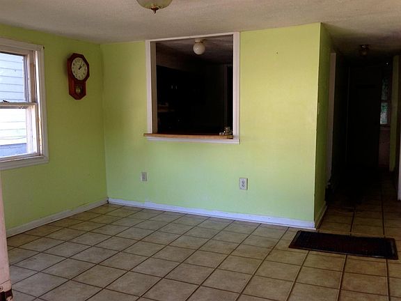 3rd image of 407 S Poplar St