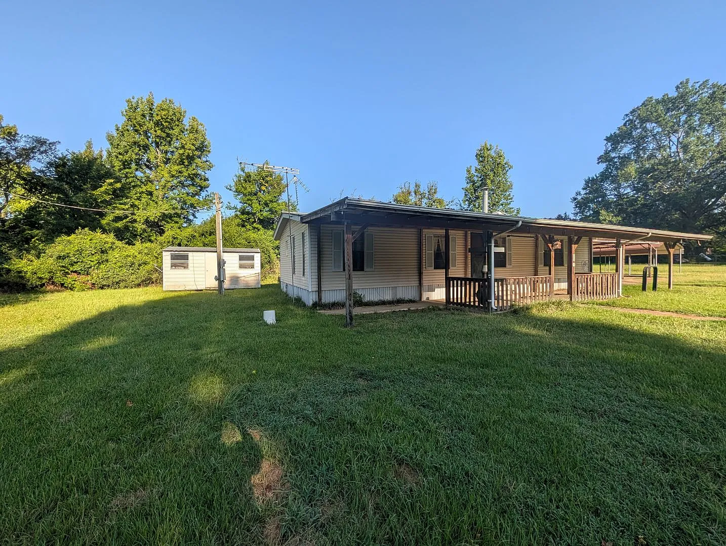 Available Now - Home on Large Lot on AR Side — Photo 2