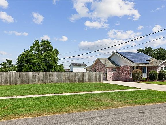 3rd image of 2520 Margaret Ln