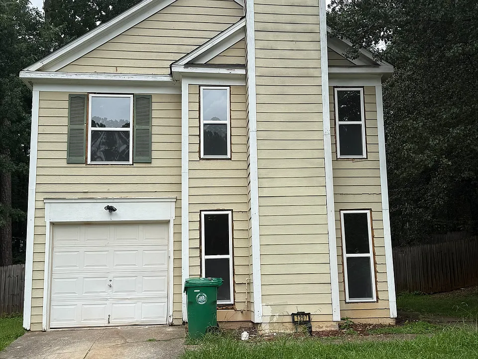 1297 Old Countryside Cir