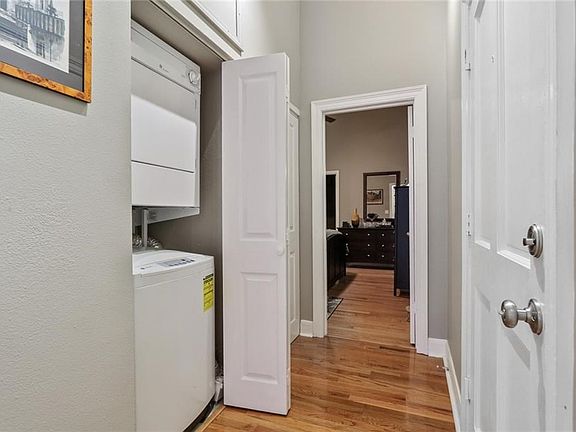 2nd image of 330 Julia St APT 315