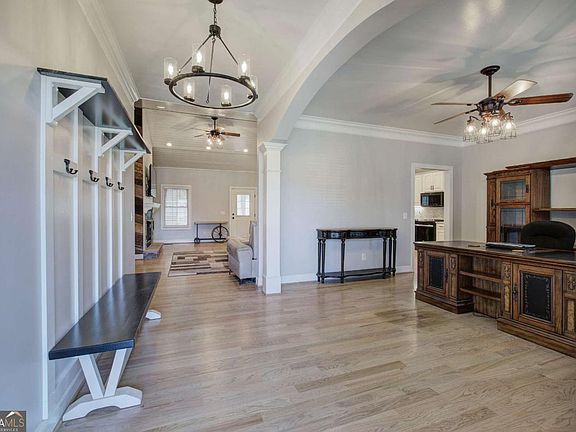 5th image of 1005 Harmony Rd SE