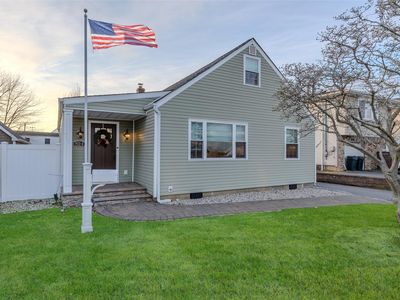 824 Venetian Boulevard, Lindenhurst, NY, 11757