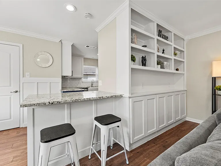 6031 McKnight St — Photo 14