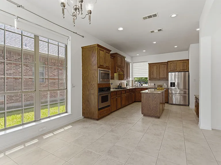 2437 Fawn Meadow Dr — Photo 10