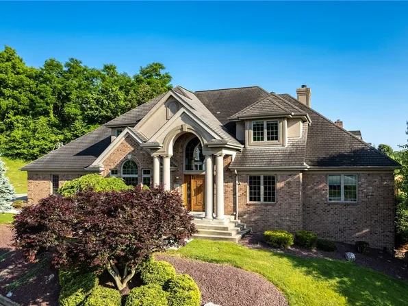 16 Kingswood Ct, Washington, PA 15301