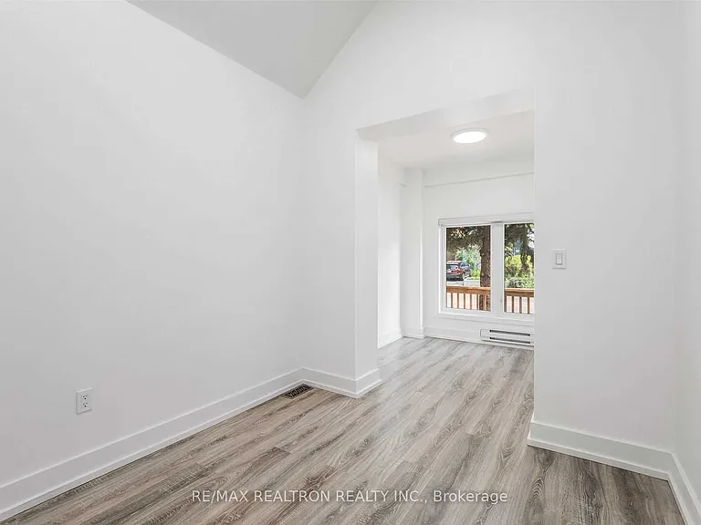76 Lawrence Ave W — Photo 4