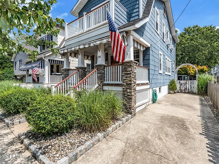 706 E St — Photo 3