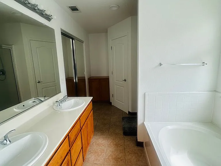 1009 Craftsman Dr — Photo 9