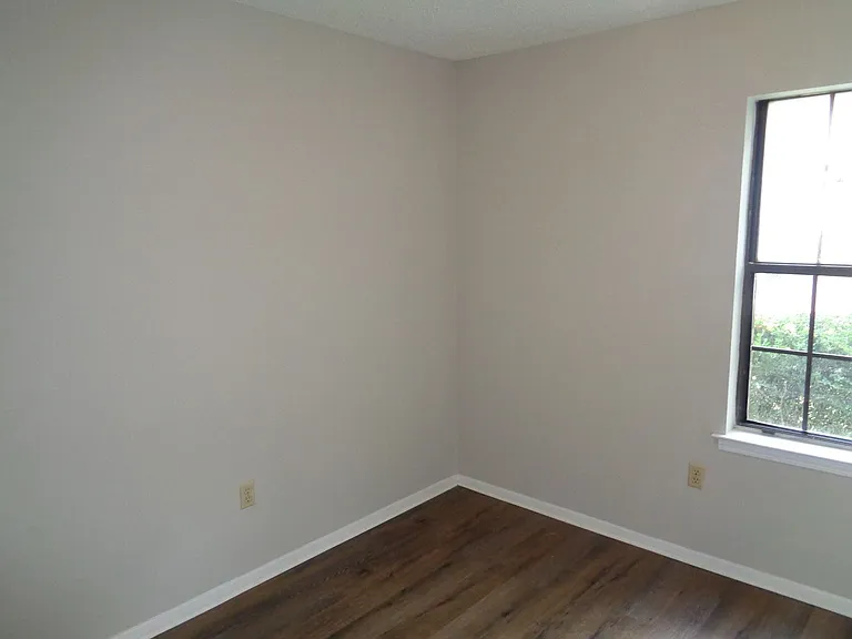 5163 Haynes Dr — Photo 10
