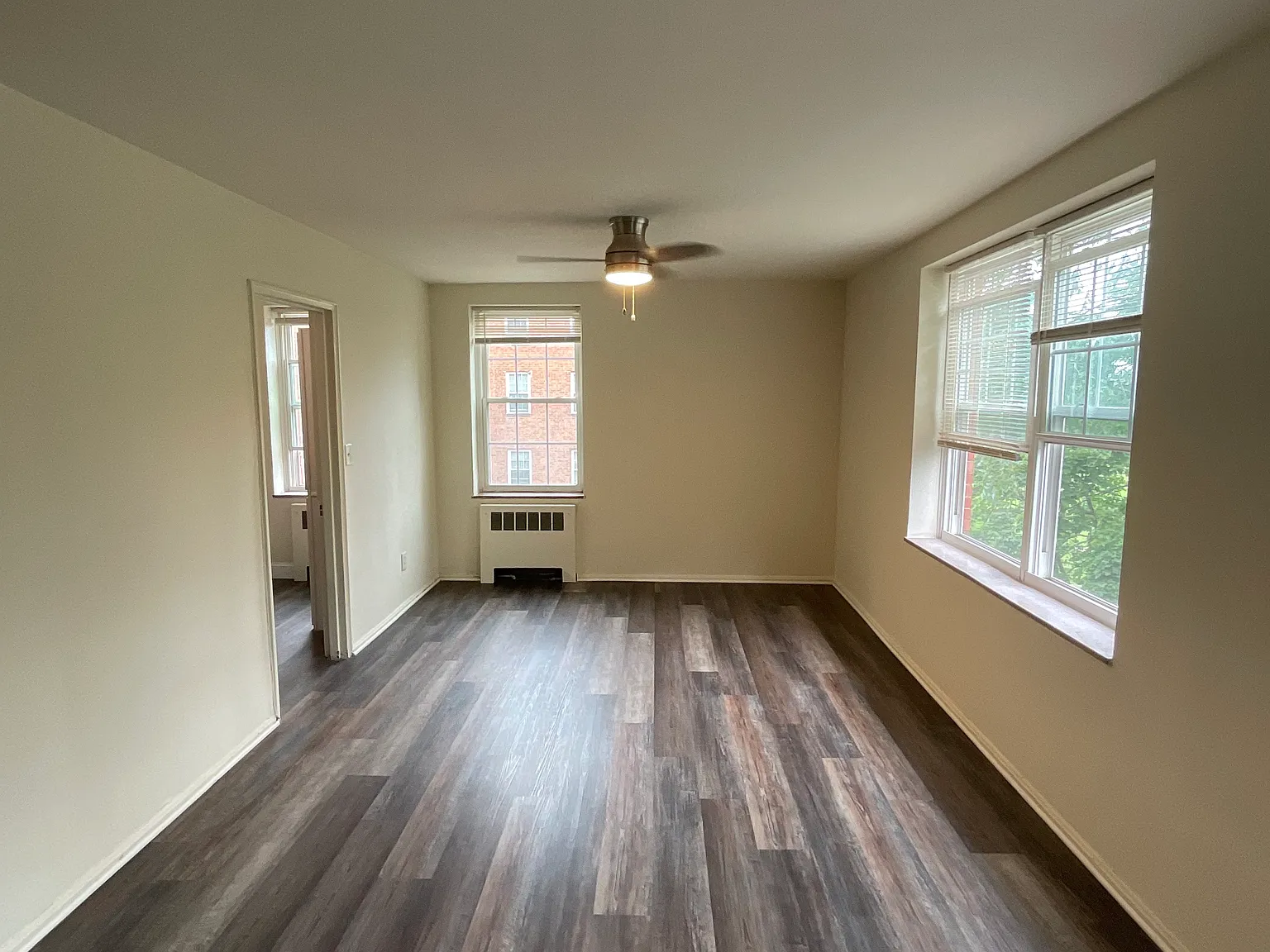 Country Club Apartments — Photo 3