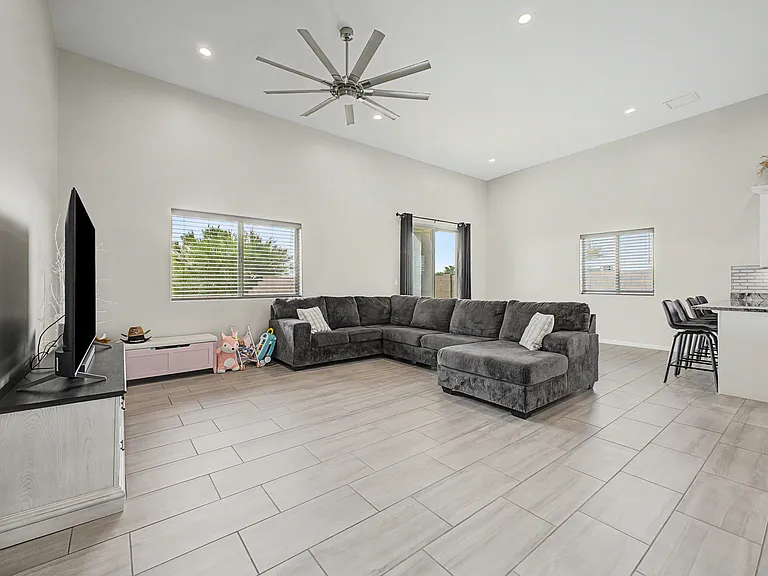 208 S Montgomery Pl — Photo 6