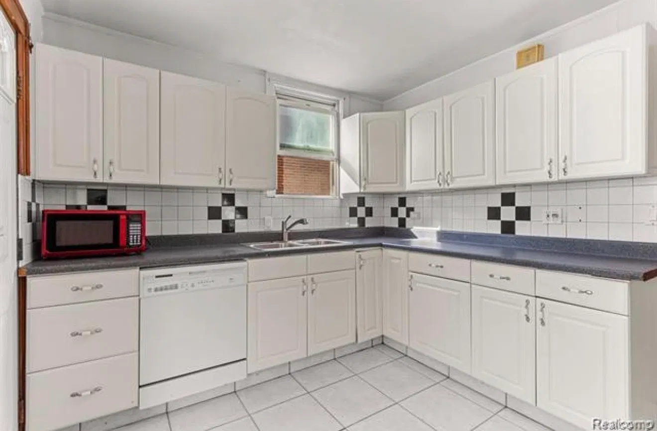 4 bed, 2792 sqft, $2,550 — Photo 4