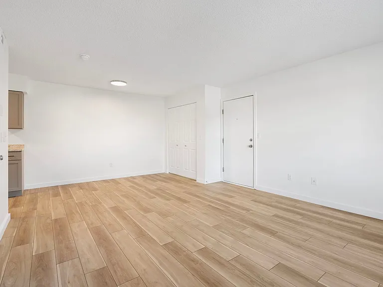 Southcreek Apartments — Photo 3