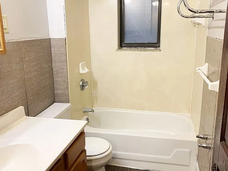3241 Jefferson Ave — Photo 6
