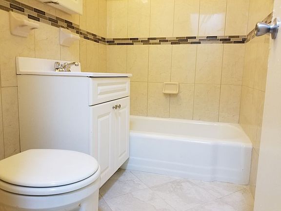 3rd image of 288 W 238th St APT 6L
