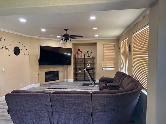 4th image of 4800 Village Green Dr