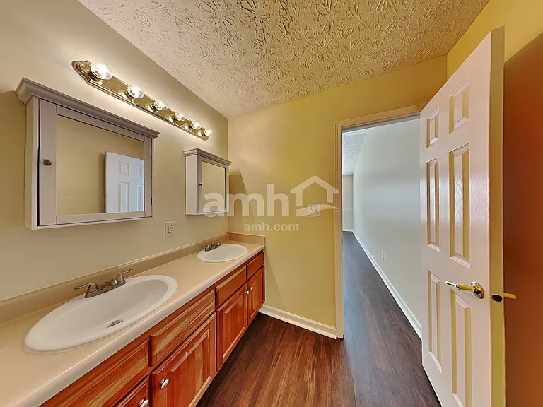 13227 Summerwood Ln — Photo 11