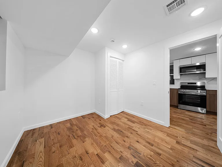 1111 53rd St #BASEMENT — Photo 9