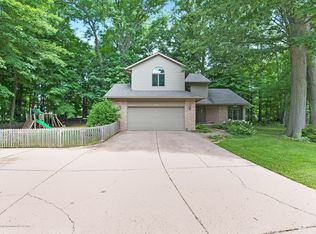 6300 Pleasant River Dr, Dimondale, MI 48821