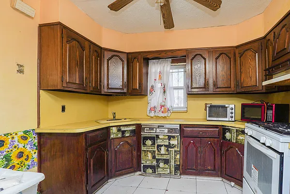 Sold by Remax Edge | media 6
