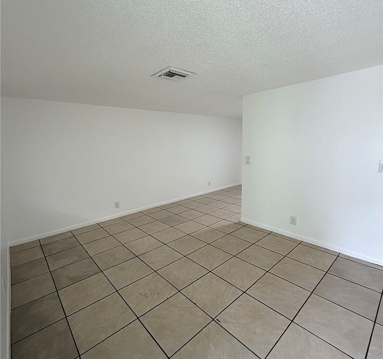 1st image of 286-296 Lowell Ave #286