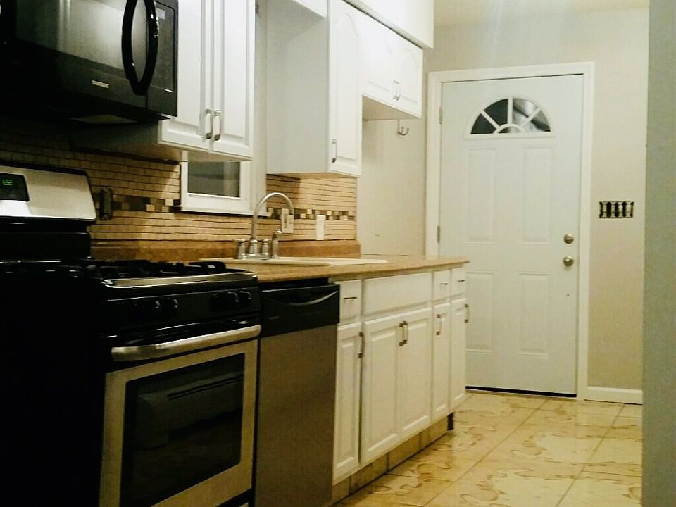 1st image of 752 River Dr #1