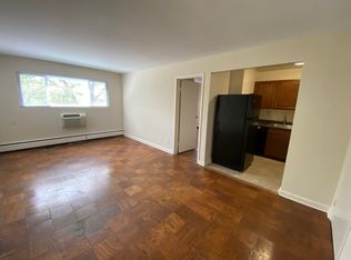 1307 N Irving St APT 303, Arlington, VA 22201