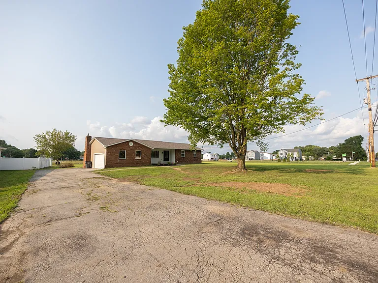 1574 Dyer Rd — Photo 35