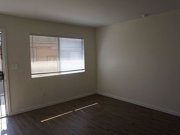 3rd image of 914 Quincy St APT B
