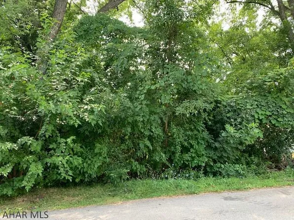 1013 Logan Ave, Altoona, PA 16602