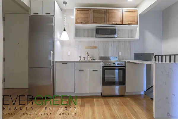 Rented by Pinn Realty | media 4