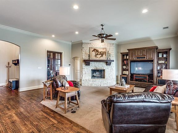 4th image of 180 Stoneleigh Dr