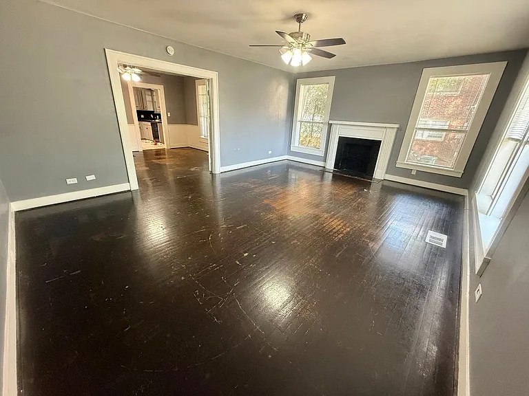 701 W Houston St — Photo 2