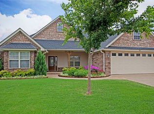 203 Windsor Dr, Rogers, AR 72756
