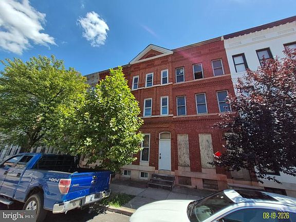 2nd image of 733 Dolphin St