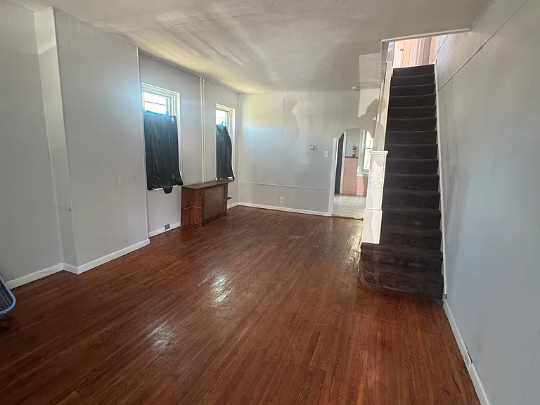 2040 Pratt St — Photo 10