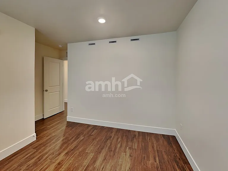 1052 S Woodsome Ave — Photo 19