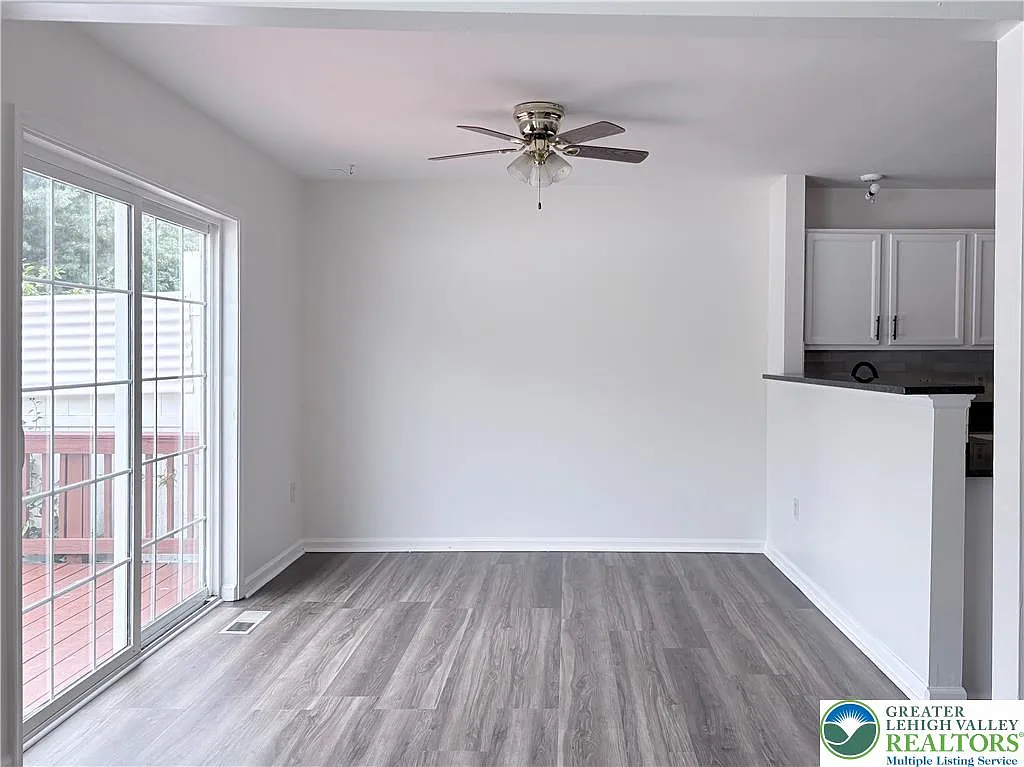3 bed, 2.5 bath, 2142 sqft, $2,590 — Photo 3