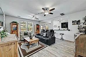 165 Satsuma Dr — Photo 2