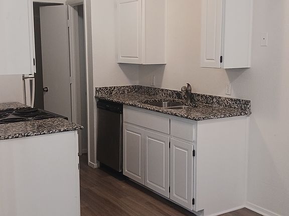 2nd image of 605 Race St APT D