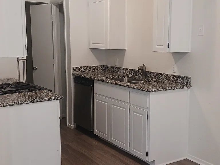605 Race St #A — Photo 5